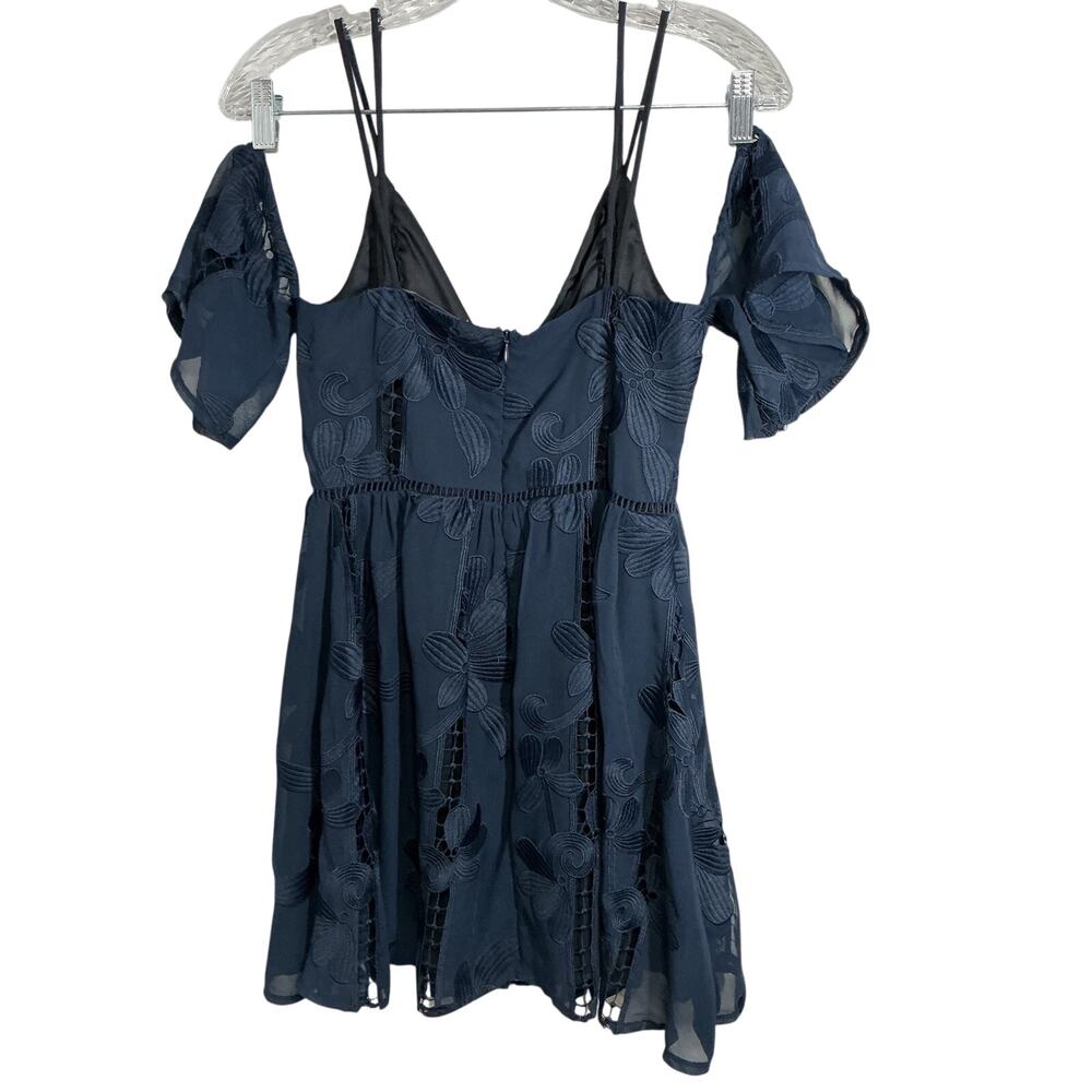 Lovers + Friends size Small navy blue wishful off shoulder dress